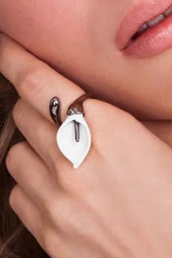 Lily Ring - Plating: Black Rhodium Size: 6.5 USA (Copy)