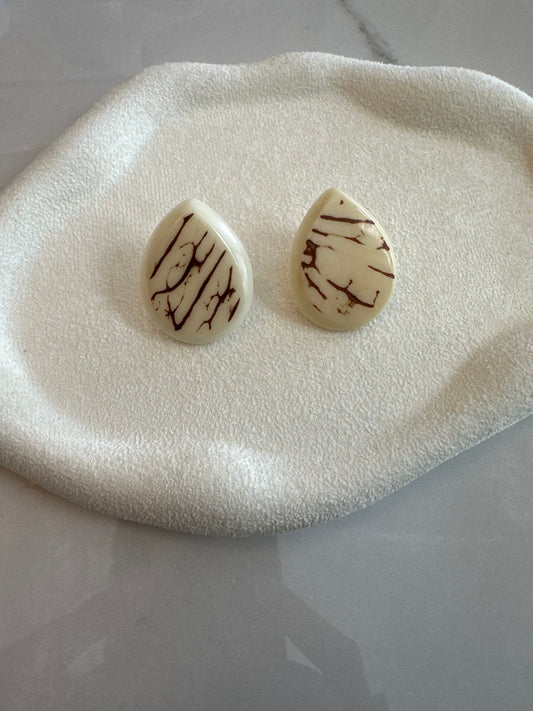 Earth Petal Earrings - Bege