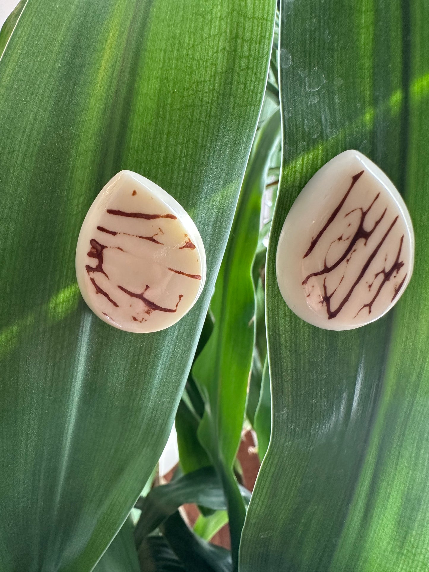 Earth Petal Earrings - Bege